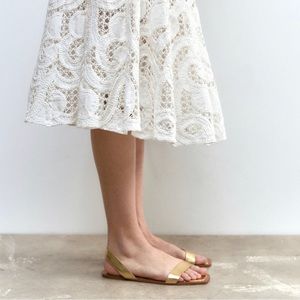 Flat leather sandal gold